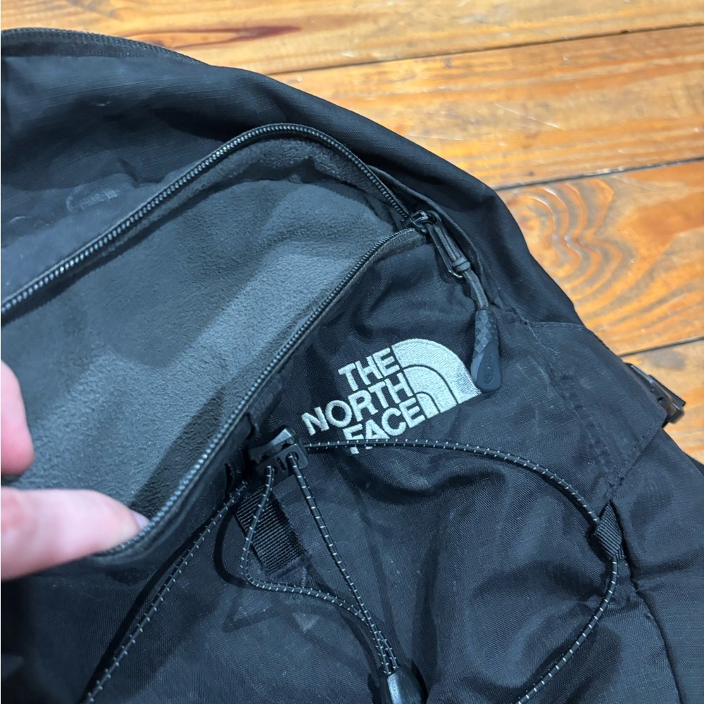 (979)*NORTH FACE BLACK BACKPACK* - Picture 3 of 11